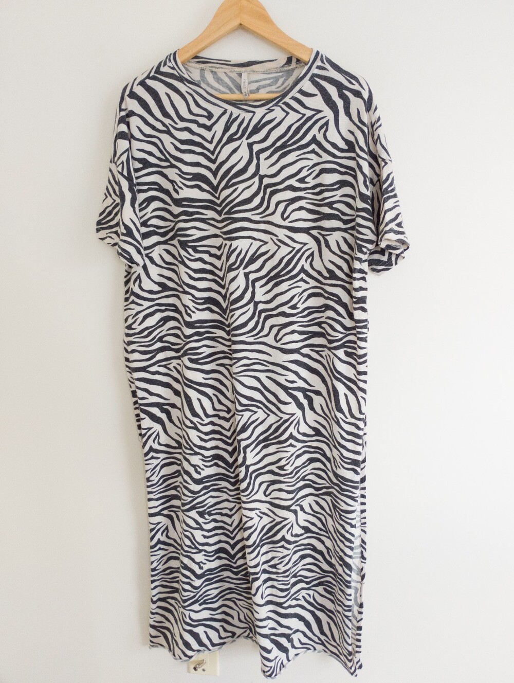 Z SUPPLY Zebra Print T-Shirt Dress Small High Side Slit Animal Midi